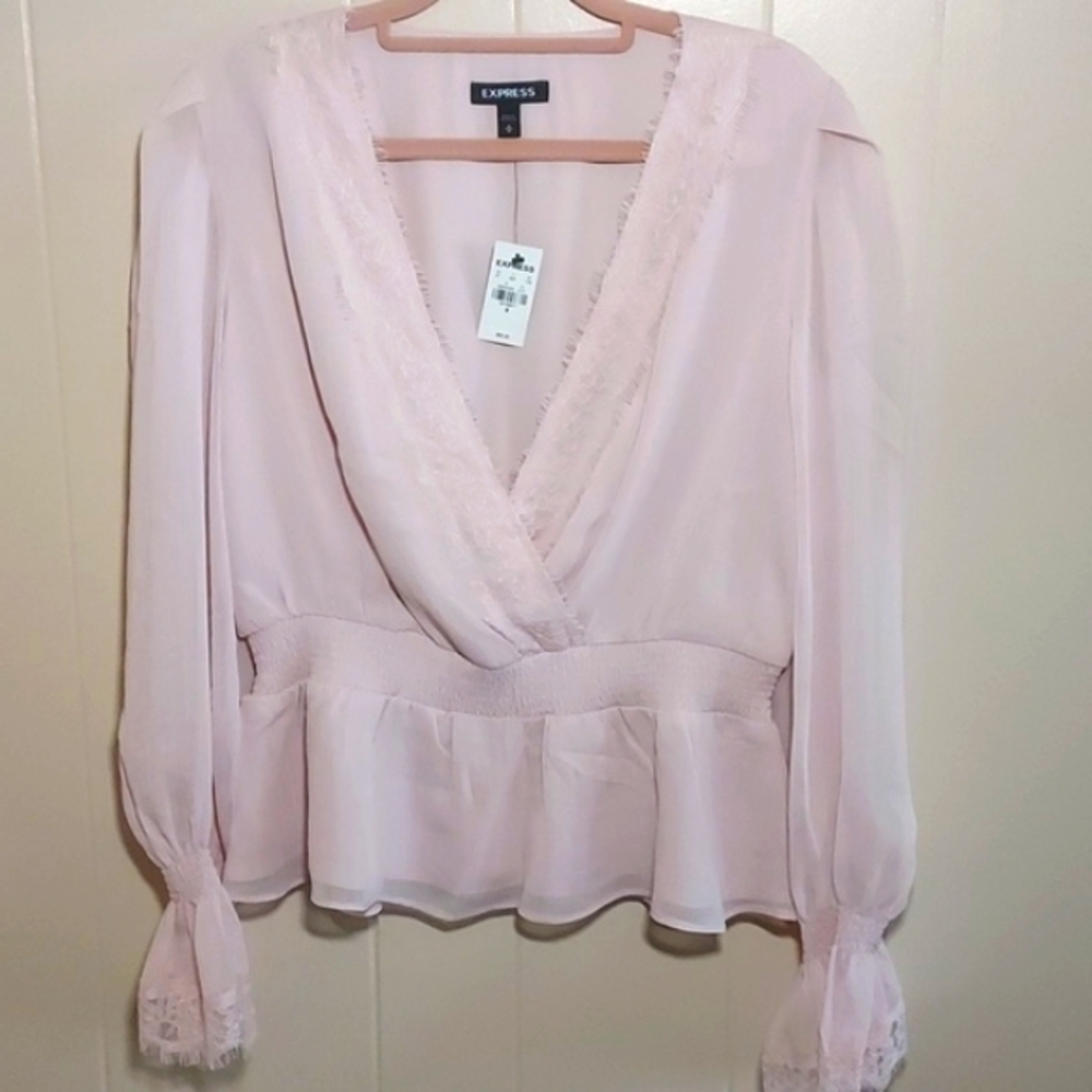 EXPRESS Sheer Top  sz M   NWT